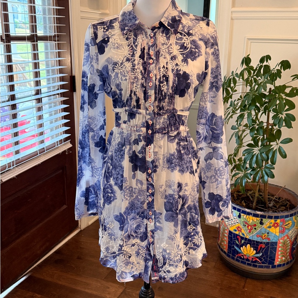 3J Workshop EUC Embroidered and Scalloped Floral Button-Up Blouse